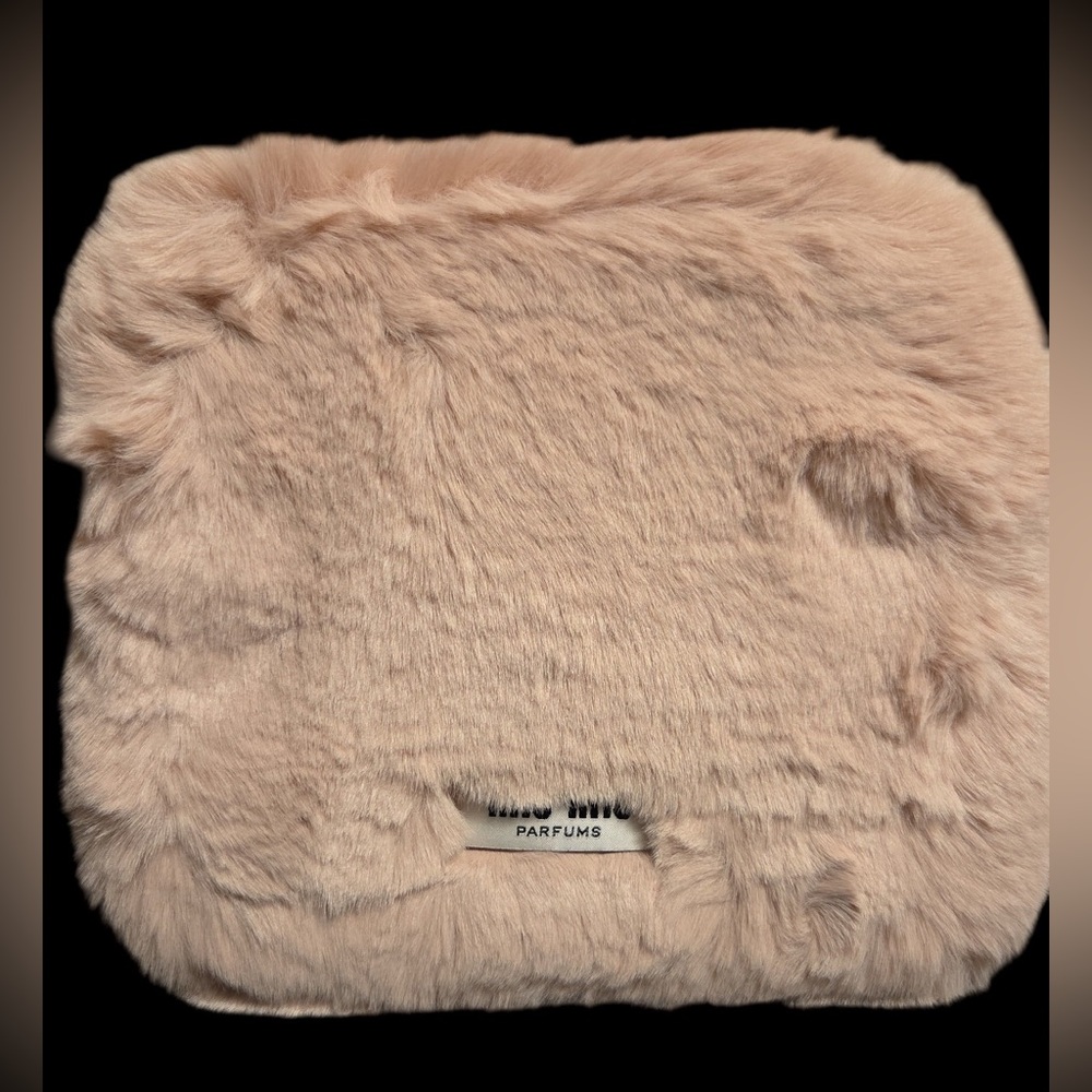 New in Box Rare Miu Miu Parfums GWP Larger Blush Faux Fur Clutch w/Gold Hardware - Picture 5 of 12